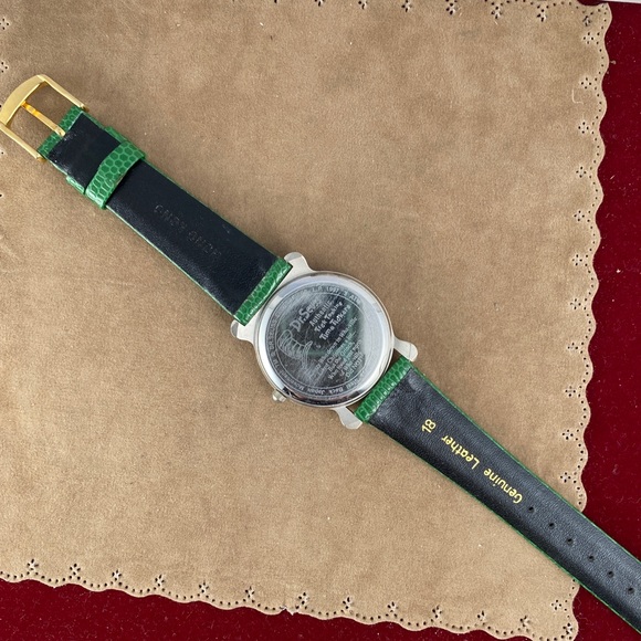 Dr. Seuss Grinch Watch Green Strap Brushed Silver - Picture 8 of 11